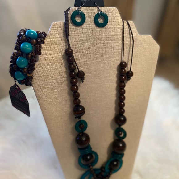 Beautiful set - Picture 2 of 3